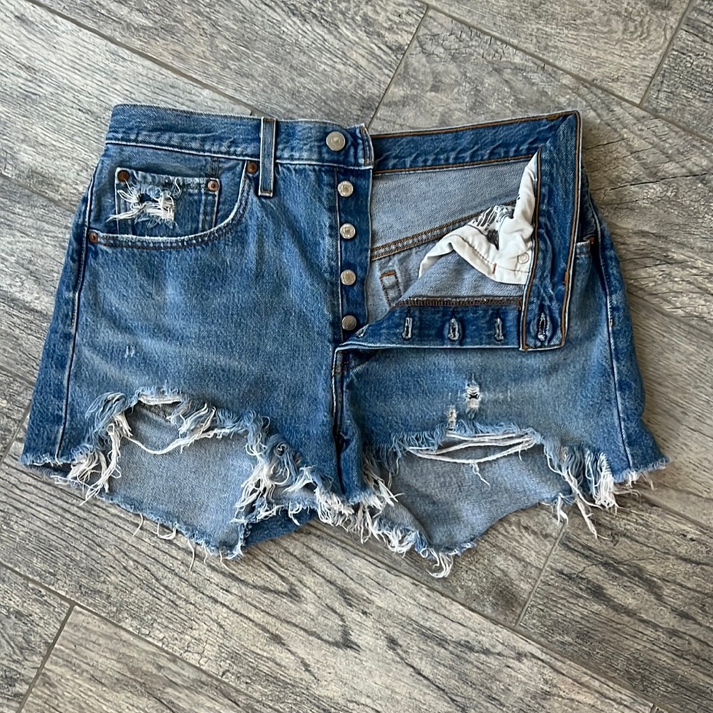 Blue Levi’s 501 distressed jean shorts